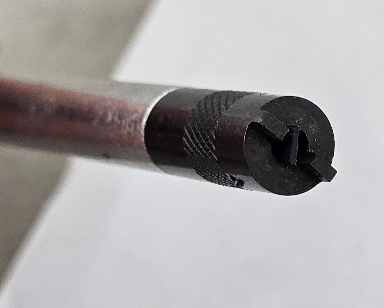 Close up of tip to Aluminium screw starter.