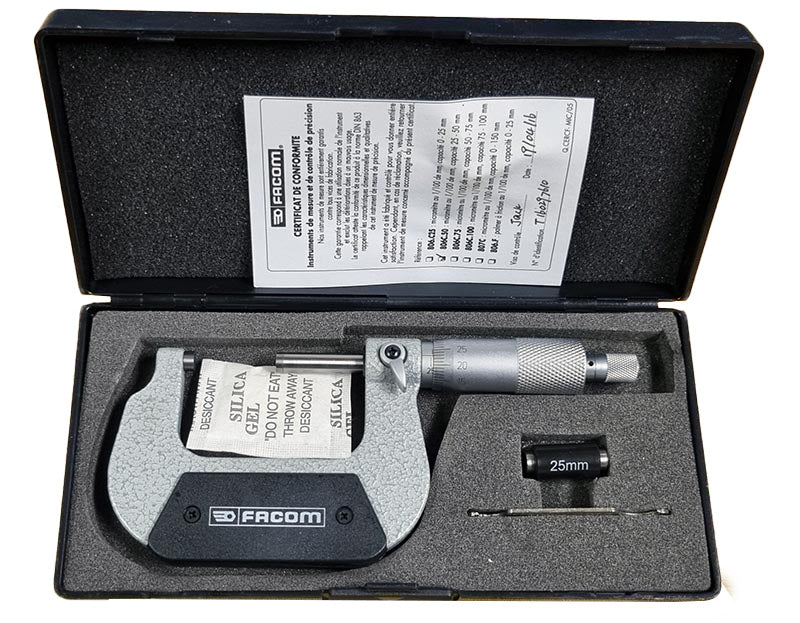 Facom professional 25-50mm micrometer with 0.01mm accuracy, carbide tip, torque-limiting ratchet and calibration accessories. Supplied in case.