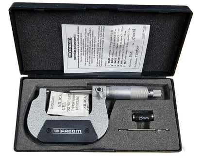 Facom professional 25-50mm micrometer with 0.01mm accuracy, carbide tip, torque-limiting ratchet and calibration accessories. Supplied in case.